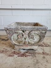 Load image into Gallery viewer, Vintage Square Concrete Planter