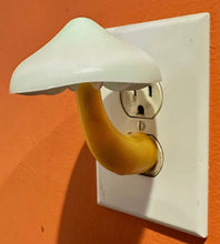 Load image into Gallery viewer, Mushroom Nightlight