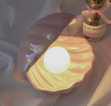 Load image into Gallery viewer, Shell & Pearl Lamp