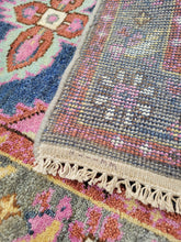 Load image into Gallery viewer, Vintage Oushak Rug