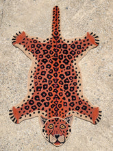 Load image into Gallery viewer, Tufted Cheetah Hunting Rug
