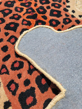 Load image into Gallery viewer, Tufted Cheetah Hunting Rug
