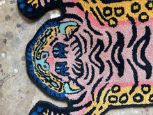 Load image into Gallery viewer, Tufted Tri-Colored Tiger Rug
