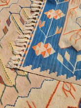Load image into Gallery viewer, Vintage Kilim
